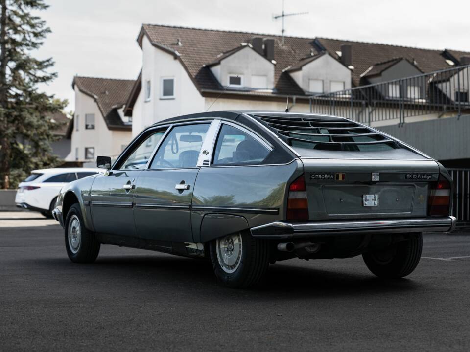 Image 4/25 de Citroën CX 25 Prestige (1983)