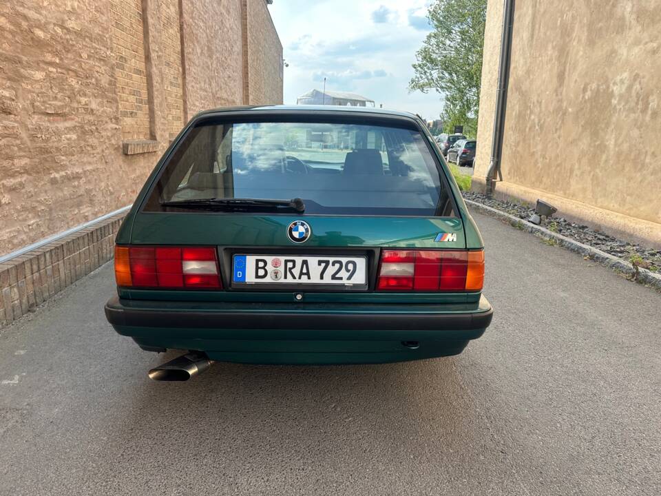 Image 6/23 of BMW 325i Touring (1993)