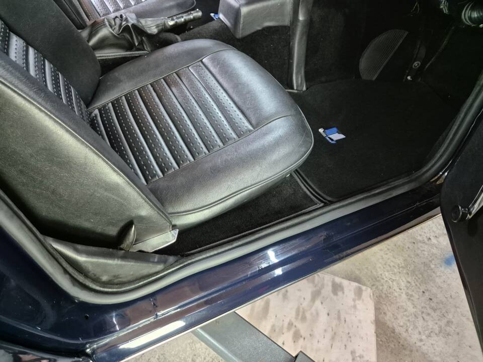 Image 51/100 of Triumph TR 6 PI (1971)