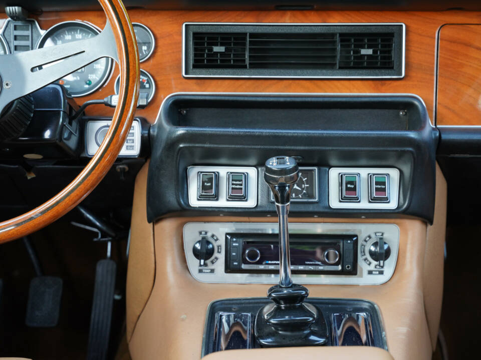 Bild 48/50 von Jaguar XJ 6 L 4.2 (1975)