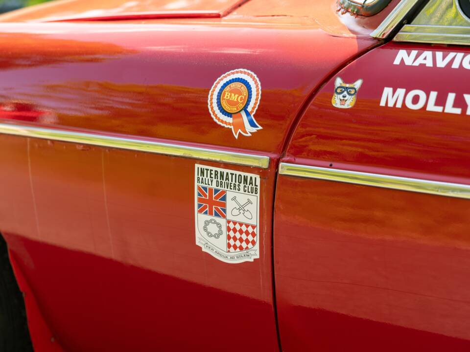 Image 15/50 of MG MGB GT (1970)