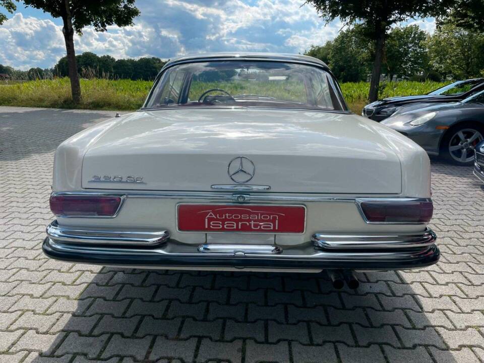 Imagen 6/20 de Mercedes-Benz 220 SE b (1965)