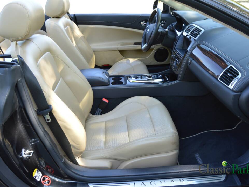 Image 34/50 de Jaguar XK (2012)