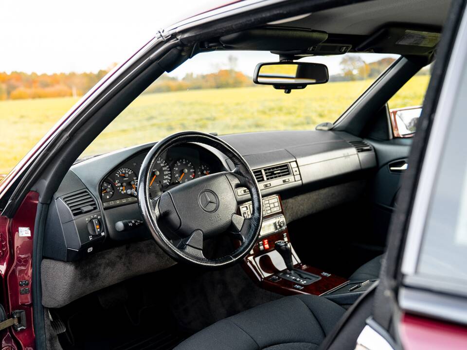 Image 24/47 of Mercedes-Benz SL 280 (1996)