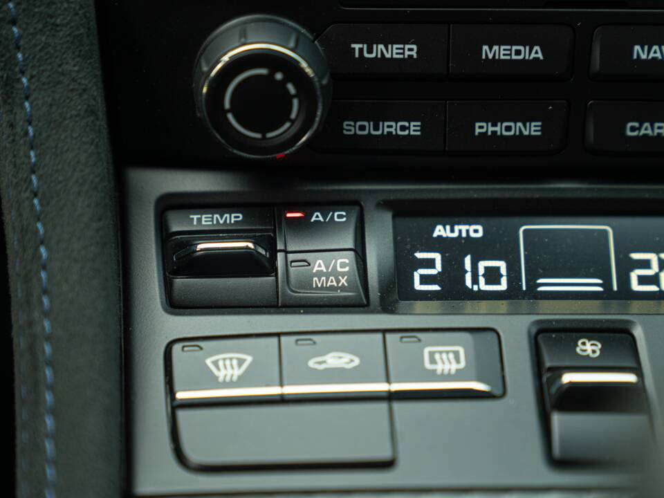 Image 35/100 of Porsche 718 Cayman GT4 RS Weissach (2024)