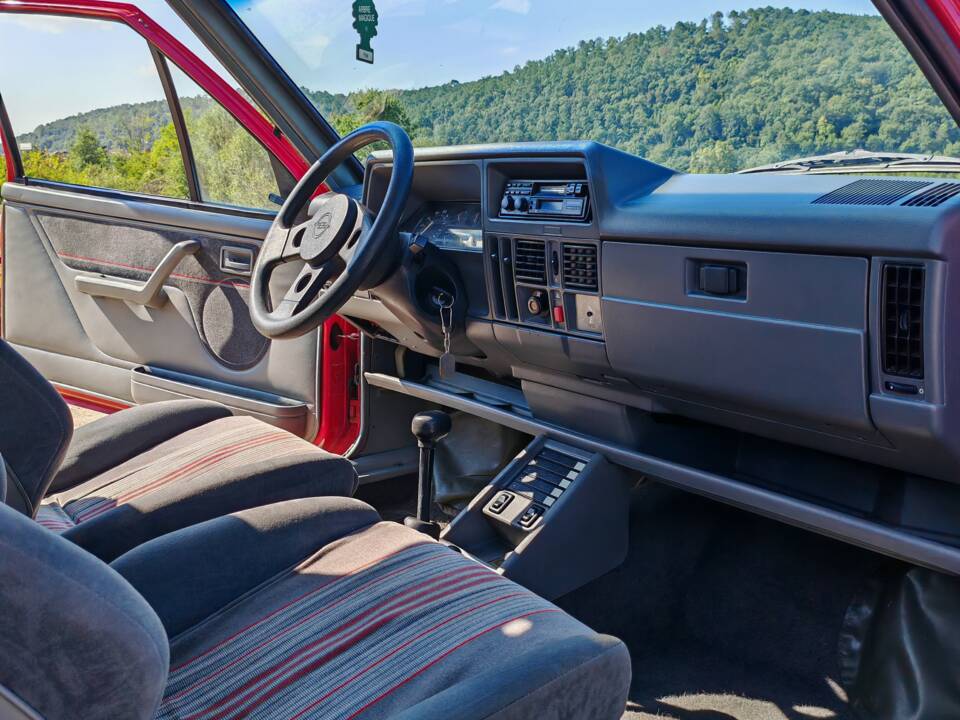 Bild 17/36 von Opel Corsa 1.6 GSi (1989)