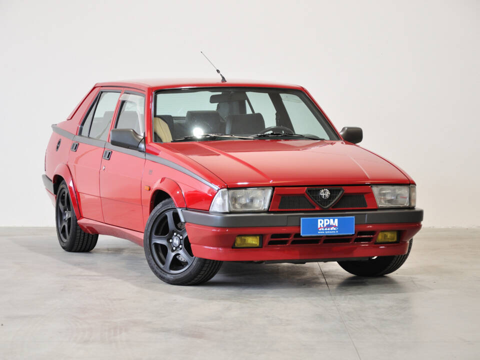 Image 1/39 de Alfa Romeo 75 2.0 Twin Spark (1990)