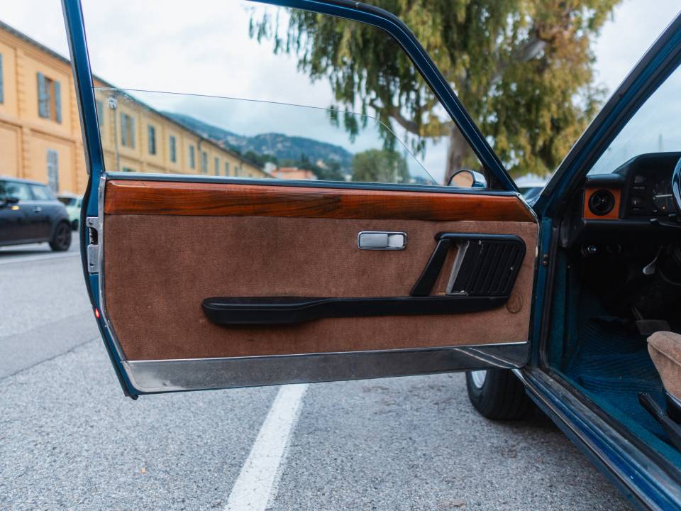 Image 34/37 of FIAT 130 Coupé (1974)