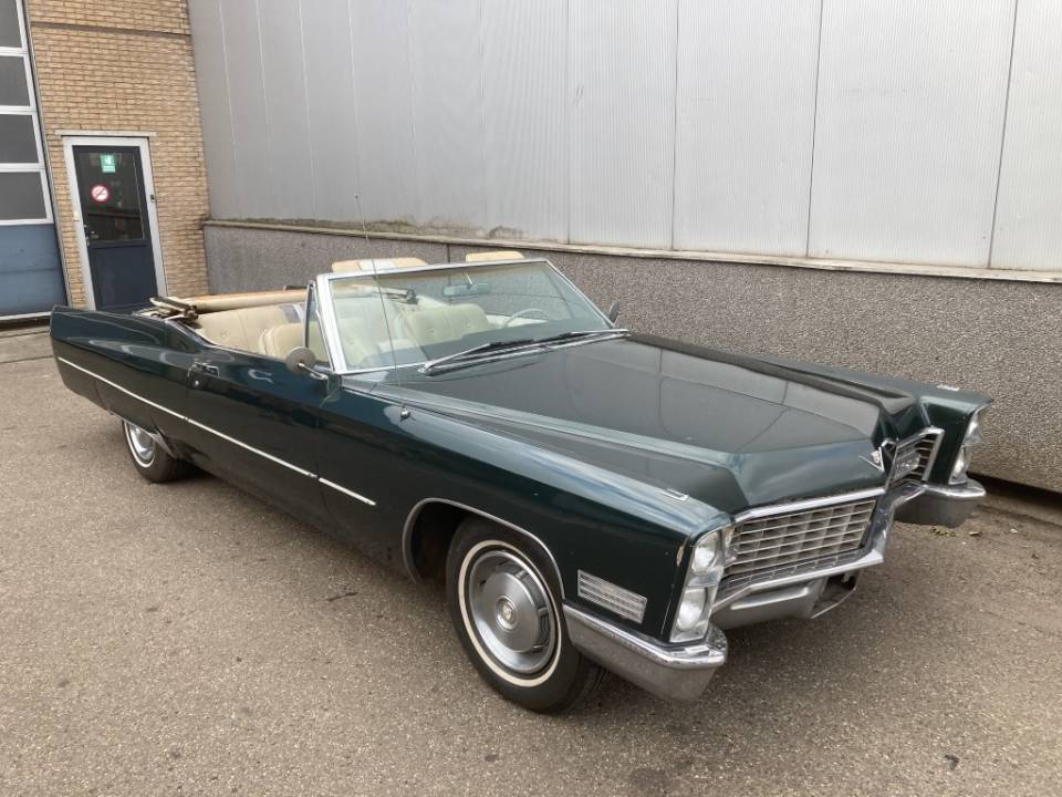 Image 42/50 of Cadillac DeVille Convertible (1967)