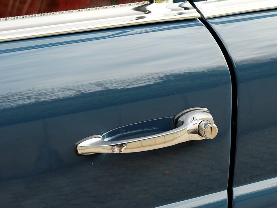 Image 42/76 de Mercedes-Benz 220 S b (1963)