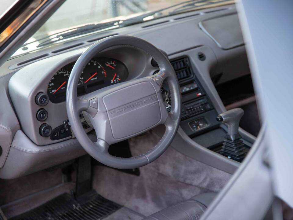 Image 33/63 of Porsche 928 GTS (1994)
