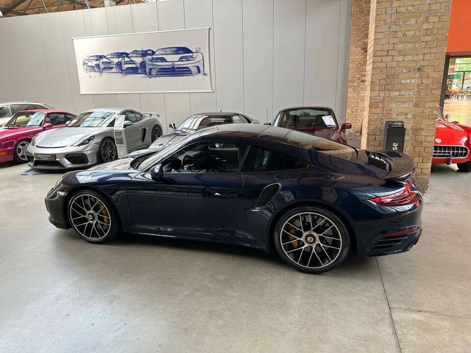 Image 2/14 of Porsche 911 Turbo S (2018)