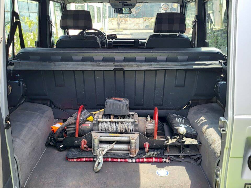 Image 42/55 of Mercedes-Benz 200 GE (SWB) (1990)
