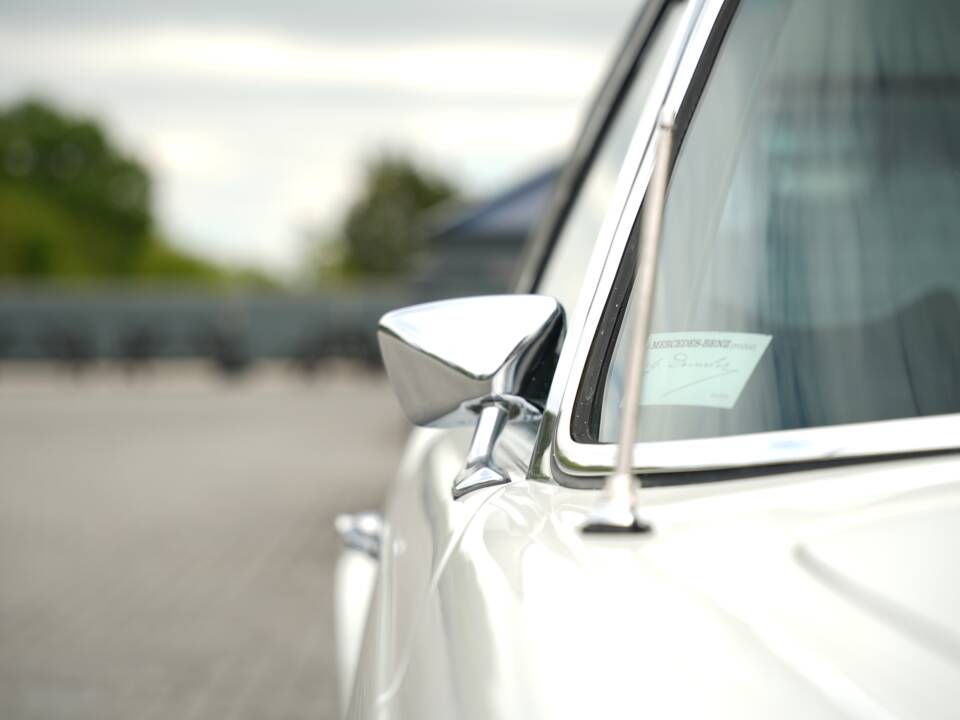 Image 37/50 de Mercedes-Benz 280 SL (1968)