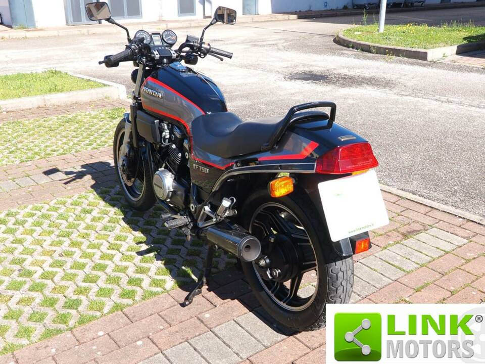Image 3/10 of Honda DUMMY (1985)