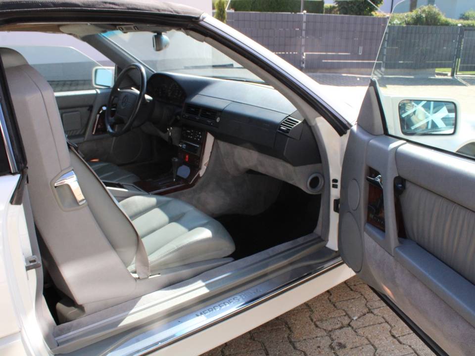 Imagen 20/22 de Mercedes-Benz 500 SL (1993)