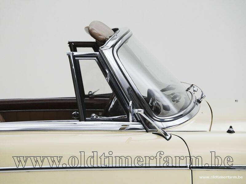 Bild 13/15 von Mercedes-Benz 220 SE b (1961)