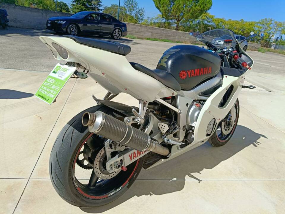 Image 3/47 of Yamaha DUMMY (2000)