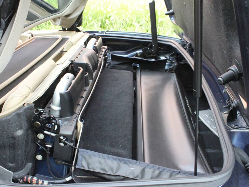Image 18/23 of Jaguar XK 4.2 (2006)
