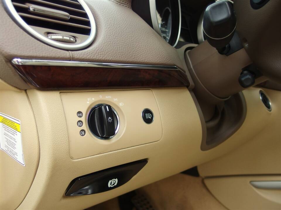 Bild 29/98 von Mercedes-Benz GL 450 4MATIC (2007)