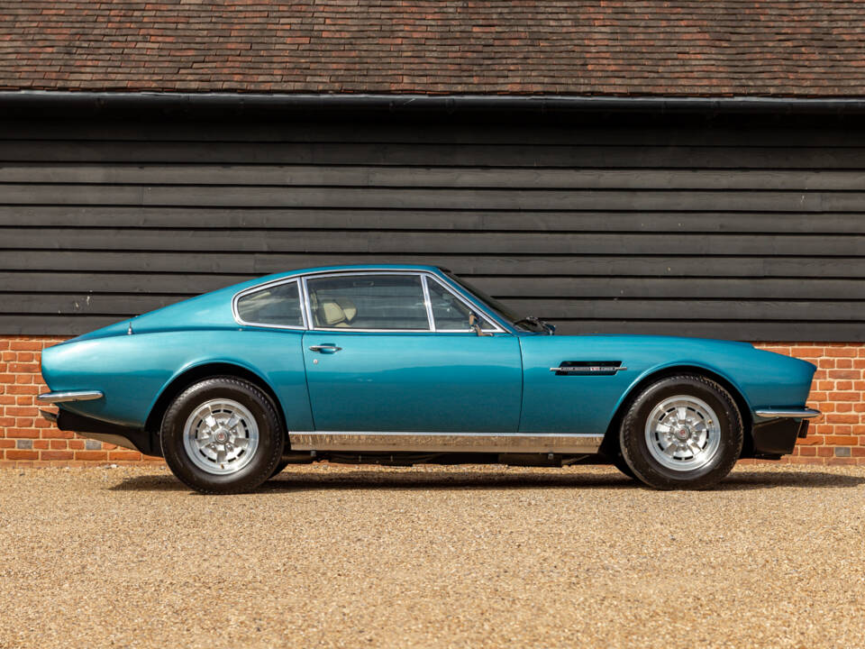 Immagine 2/71 di Aston Martin DBS V8 (1971)
