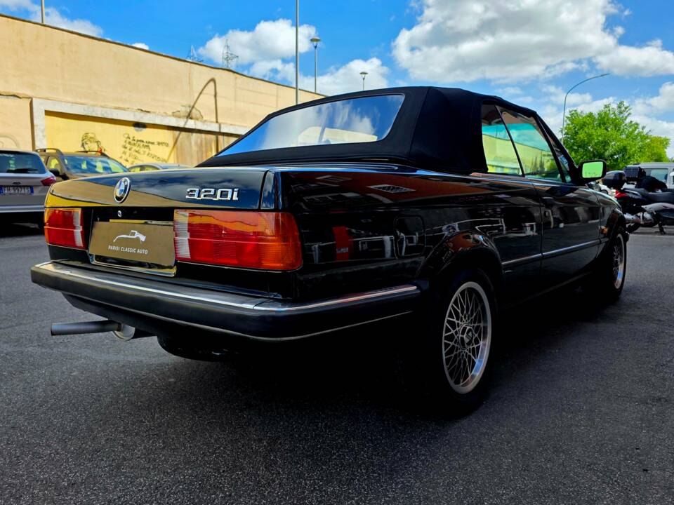 Bild 5/31 von BMW 320i (1988)