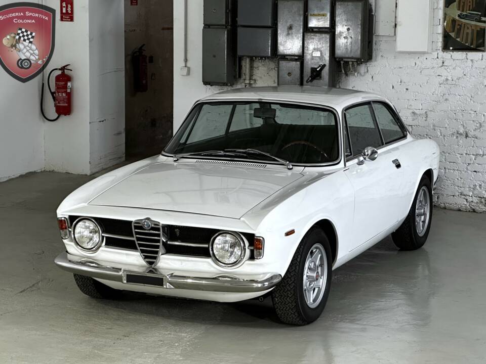 Immagine 29/53 di Alfa Romeo Giulia GT 1300 Junior (1970)
