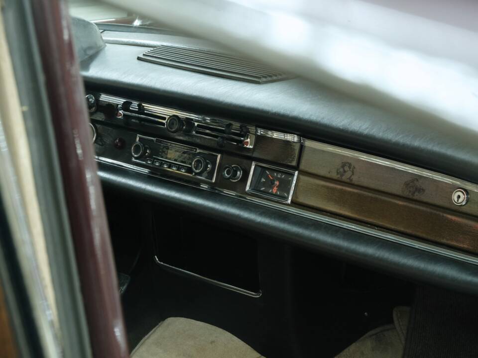 Image 46/50 of Mercedes-Benz 300 SE lang (1965)