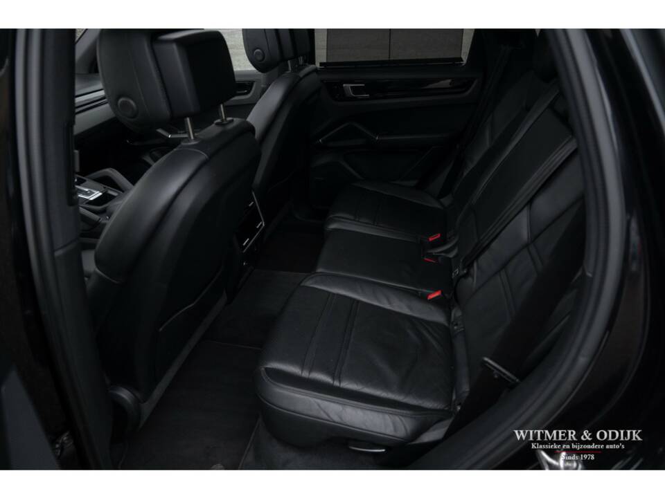 Image 31/37 of Porsche Cayenne E-Hybrid (2018)