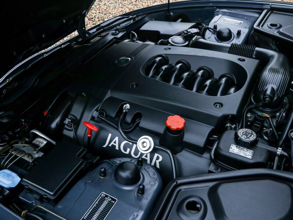 Immagine 25/50 di Jaguar XK8 4.0 (2002)