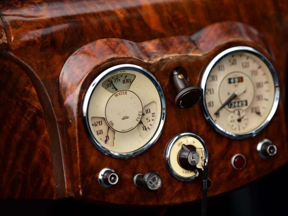 Image 36/50 of Triumph 2000 Roadster (1949)