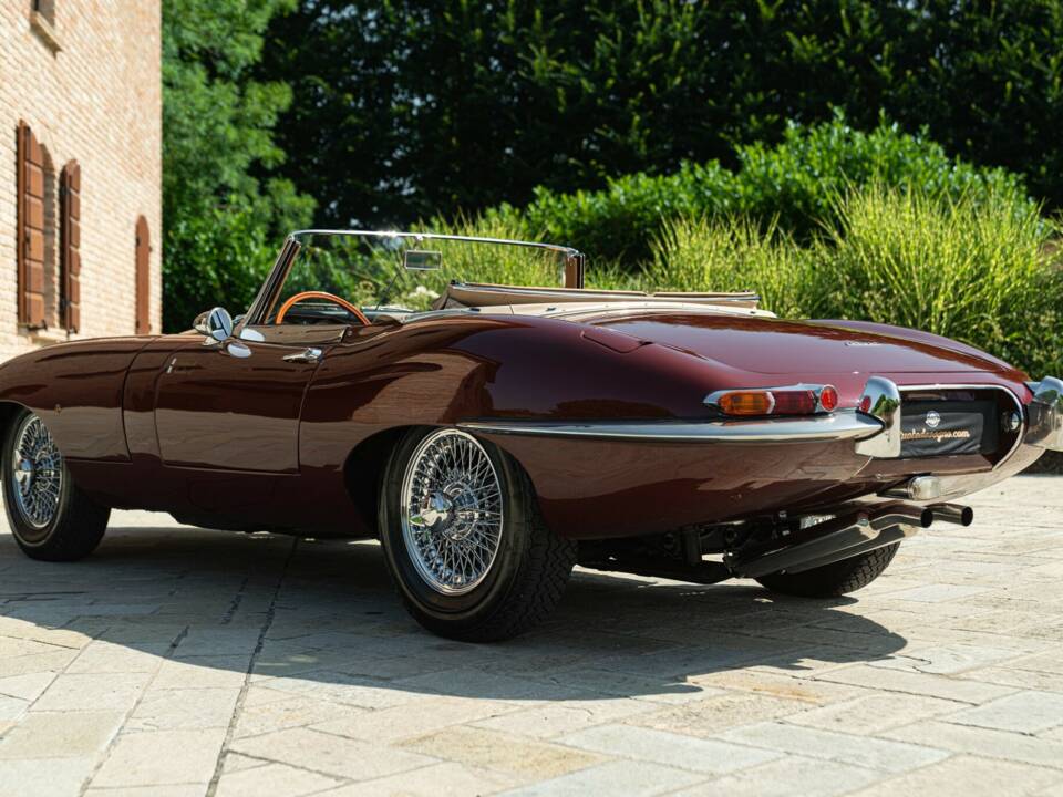 Image 14/50 de Jaguar E-Type 3.8 (1964)