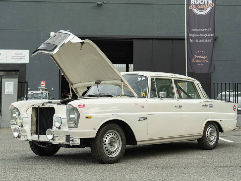 Imagen 44/50 de Mercedes-Benz 220 S b (1967)