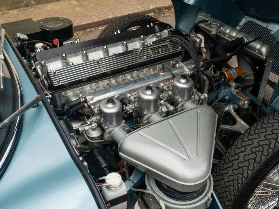 Bild 33/40 von Jaguar E-Type (2+2) (1969)