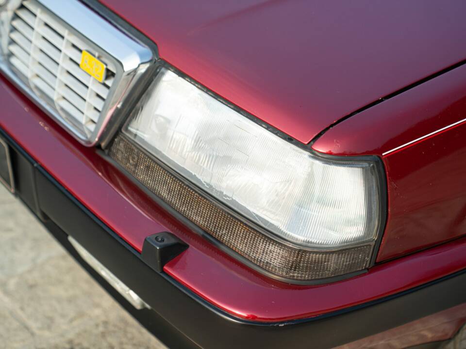 Image 24/50 of Lancia Thema 8.32 (1989)
