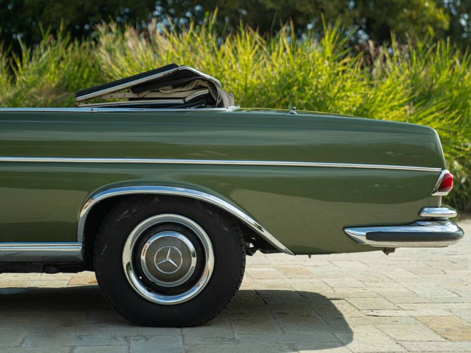 Afbeelding 20/50 van Mercedes-Benz 220 SE b (1964)