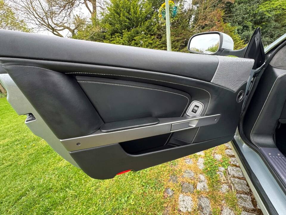 Immagine 28/28 di Aston Martin DB 9 (2009)