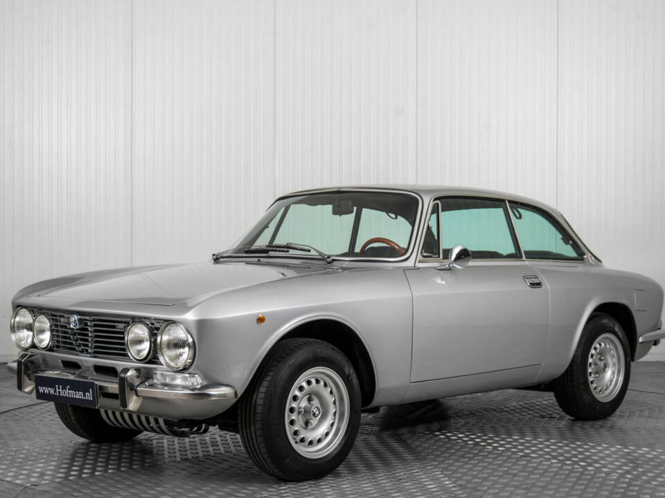 Image 1/50 of Alfa Romeo 2000 GT Veloce (1975)