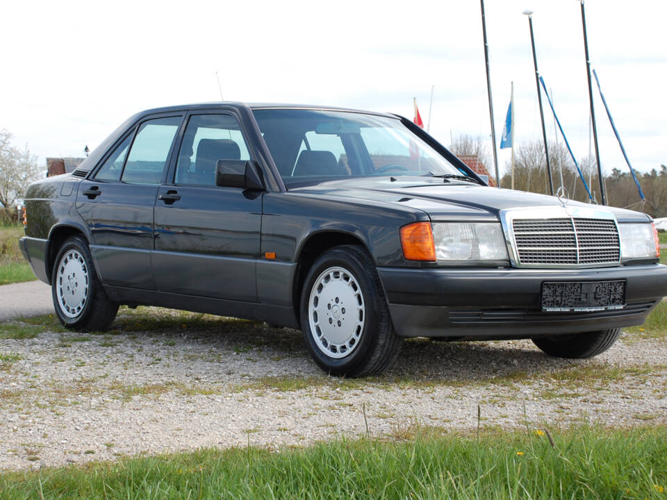 Afbeelding 6/50 van Mercedes-Benz 190 E 2.0 (1991)