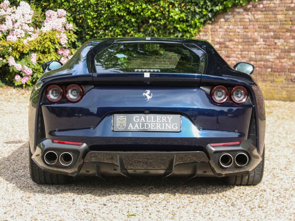 Image 6/50 of Ferrari 812 Superfast (2020)