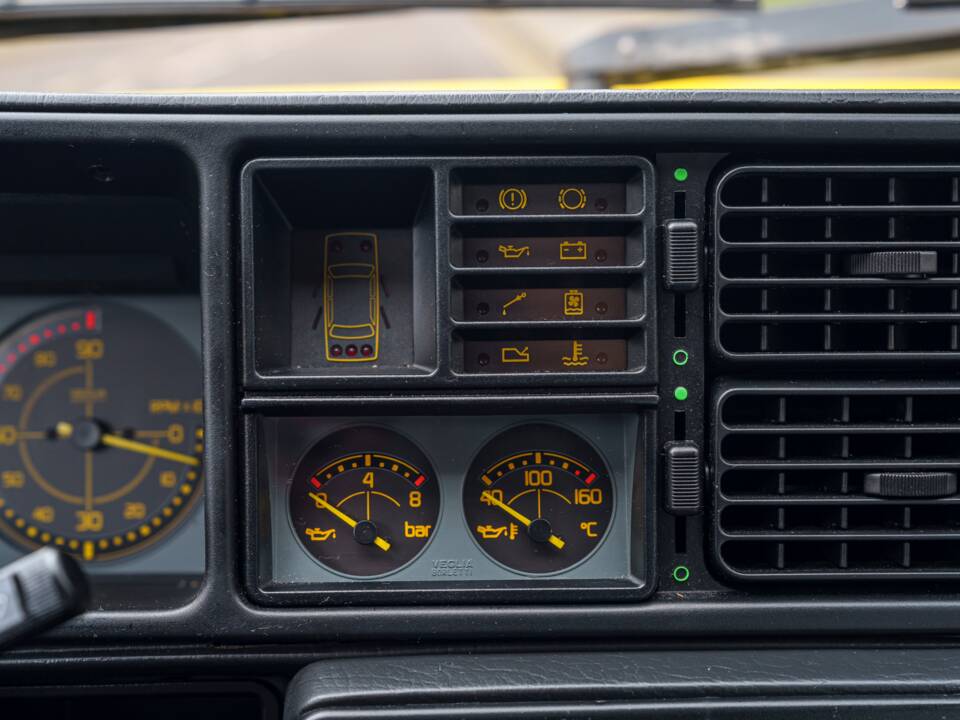 Image 18/27 of Lancia Delta HF Integrale Evoluzione I (1992)