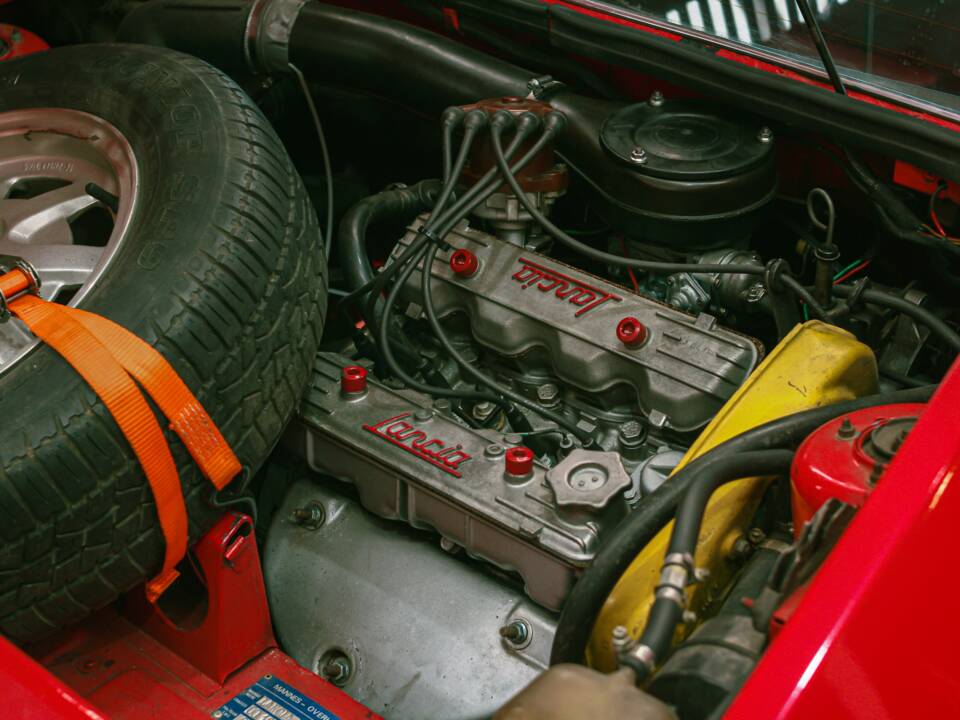 Image 32/39 of Lancia Beta Coupe 2000 i.e. (1982)