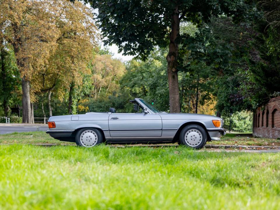 Afbeelding 15/27 van Mercedes-Benz 420 SL (1987)