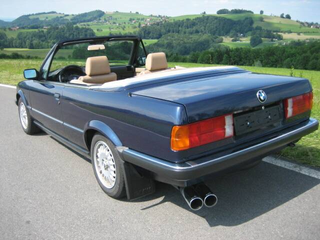 Bild 45/50 von BMW 325i (1989)
