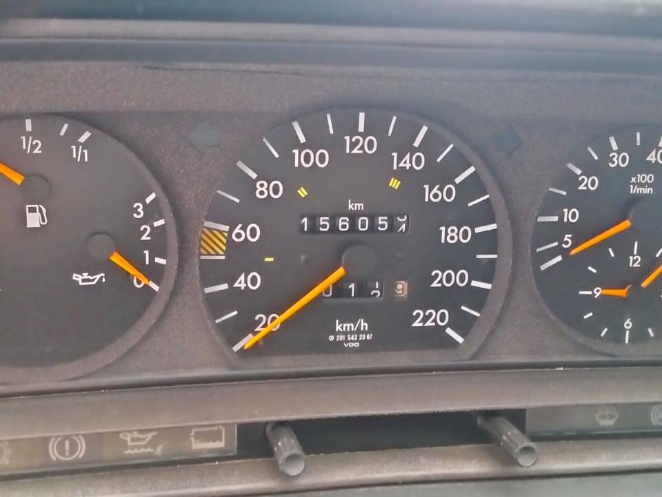 Immagine 3/7 di Mercedes-Benz 190 E 1.8 (1993)