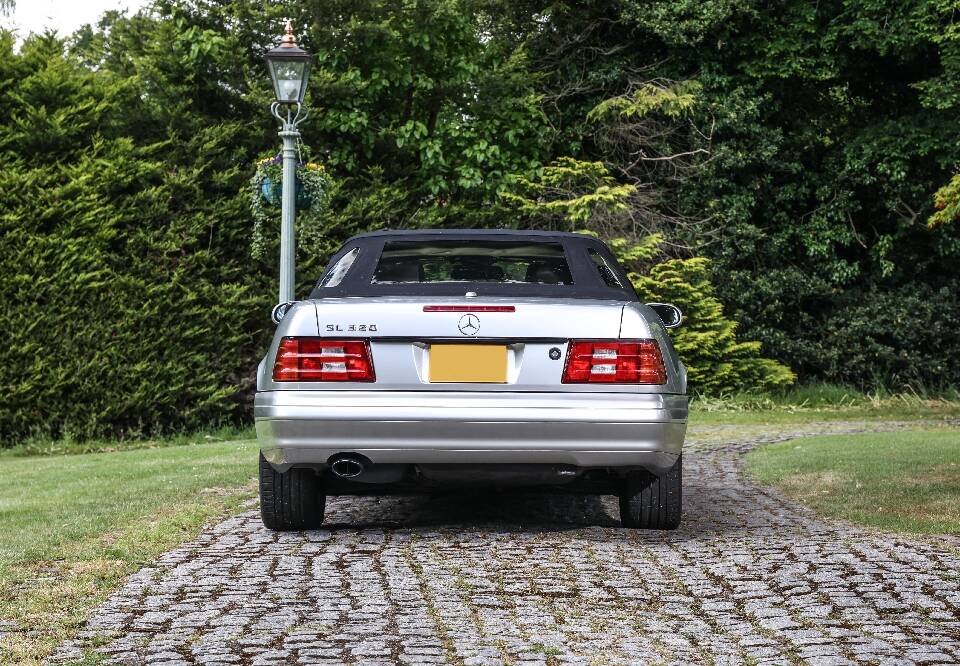 Image 28/37 of Mercedes-Benz SL 320 (2000)