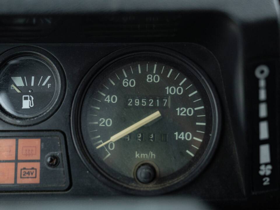 Bild 47/50 von Land Rover 90 (1985)