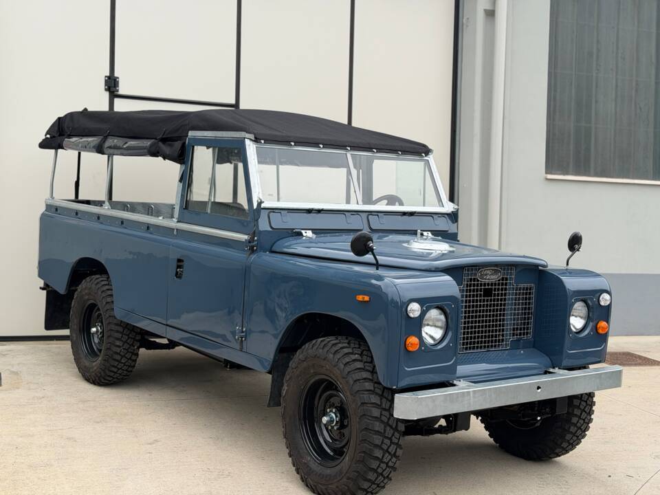 Image 2/46 of Land Rover 109 (1969)