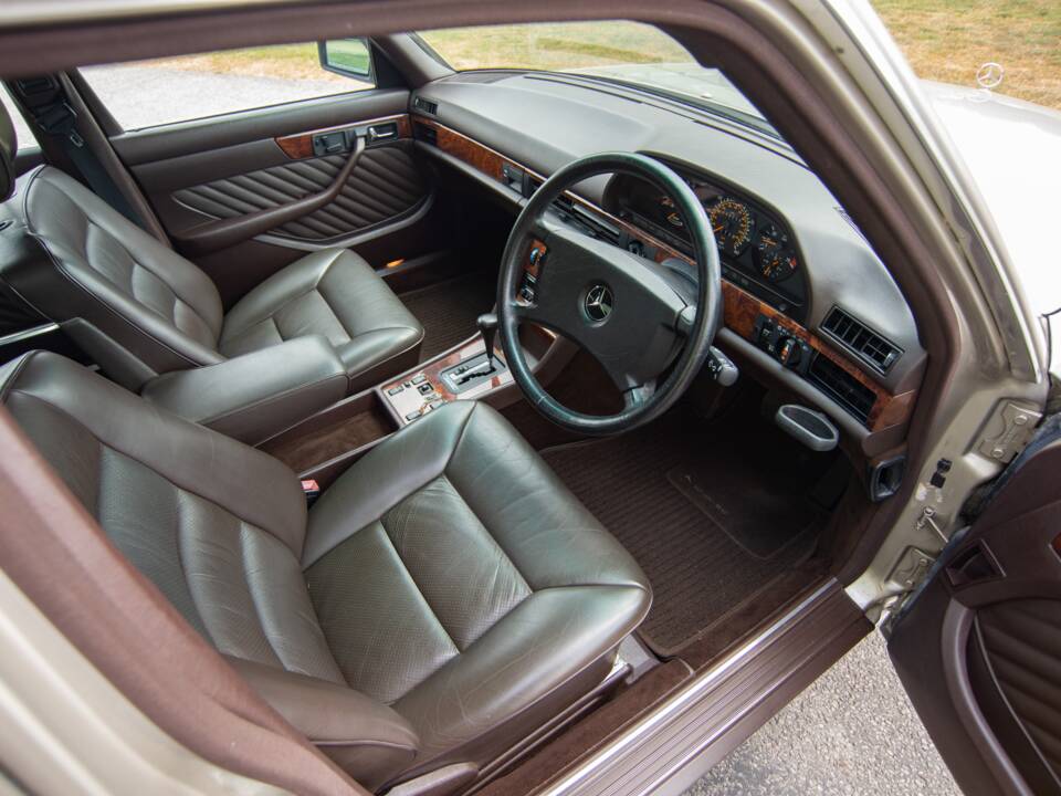 Bild 10/29 von Mercedes-Benz 300 SEL (1990)