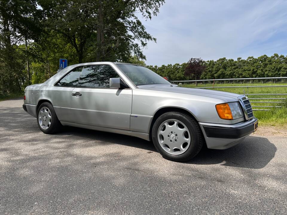 Bild 4/17 von Mercedes-Benz 230 CE (1991)